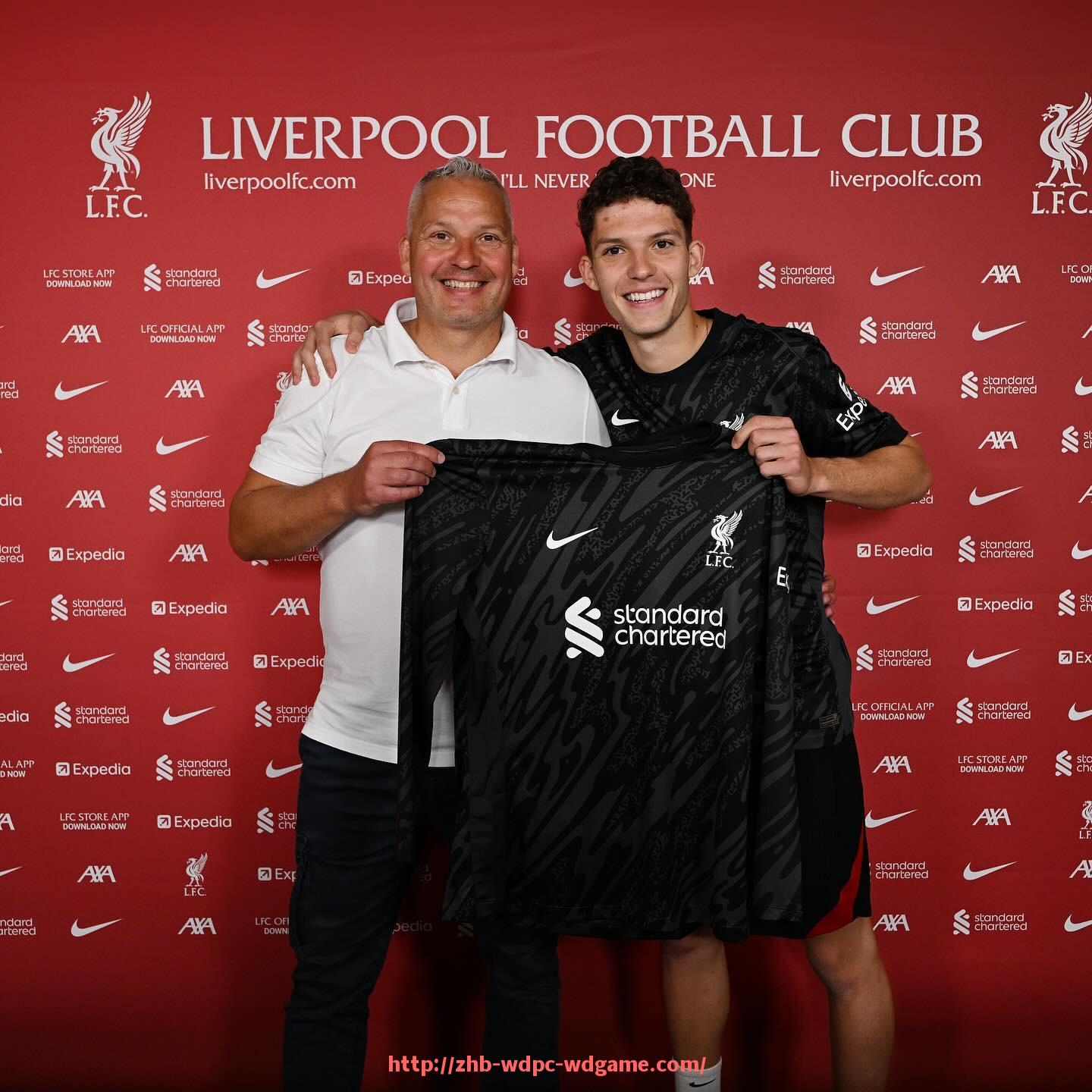 问鼎娱乐官方网站-篮球运动中高位挡拆战术的多样化应用与实战效果分析